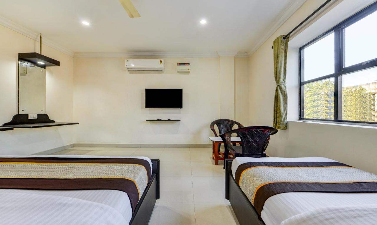 Madrasi Airport Hotel - Saibala Csennai Kültér fotó