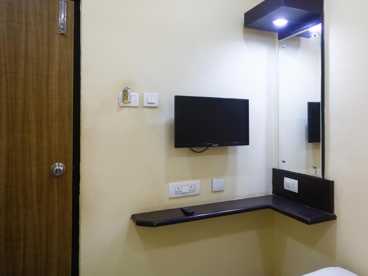 Madrasi Airport Hotel - Saibala Csennai Kültér fotó
