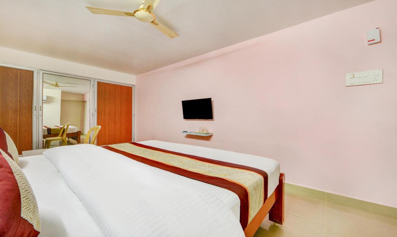 Madrasi Airport Hotel - Saibala Csennai Kültér fotó