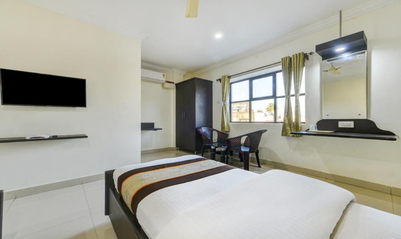 Madrasi Airport Hotel - Saibala Csennai Kültér fotó